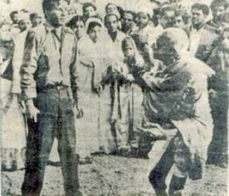 Gandhi iba camino de una reunión de oración cuando su asesino, Nathuram Godse, disparó tres balas