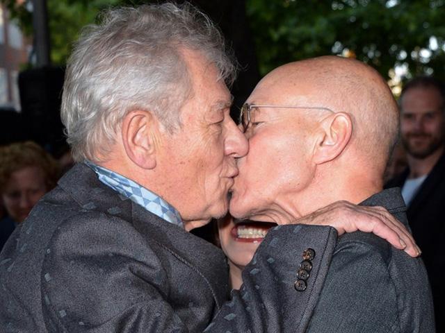 beso magneto y profesor x