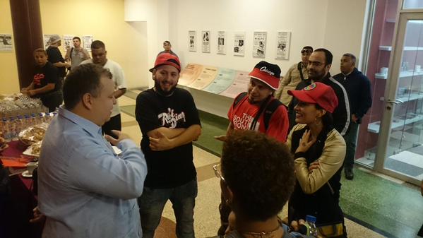 Ministro Reinaldo Iturriza, junto a  Ana Tijoux y los integrantes del "Rebel Díaz". Foto: @Minculturave