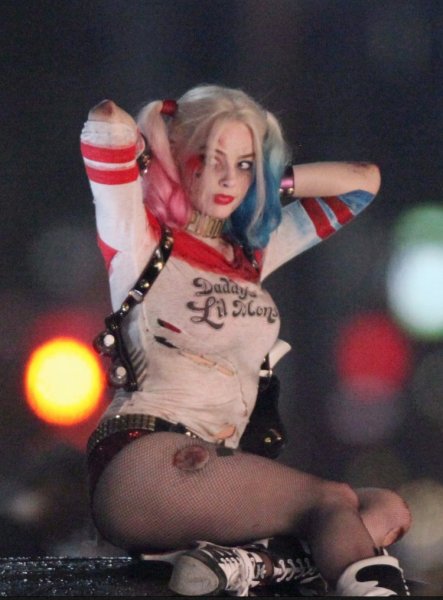 Margot Robbie, que caracteriza a "Harley Quinn", la novia del "Joker", recibió una carta de amor y una rata viva.