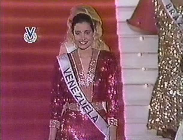 ¡Regia! Nina Sicilia durante su participación en el Miss Internacional en 1985