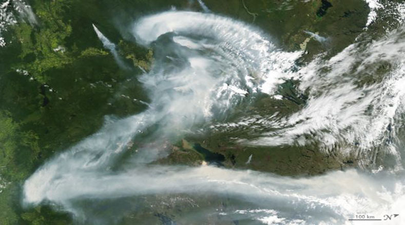 La letra “z”: humo de un incendio forestal en Canadá capturado por el satélite Aqua.