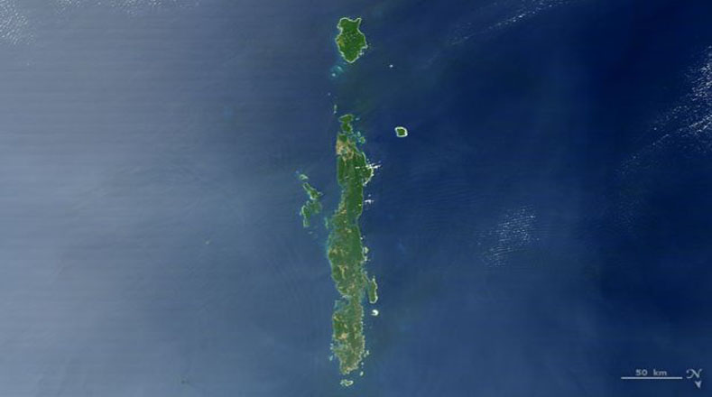 La “i”, la aportan las islas Andamán, en el Golfo de Bengala, capturadas por el satélite Terra, también de la NASA.
