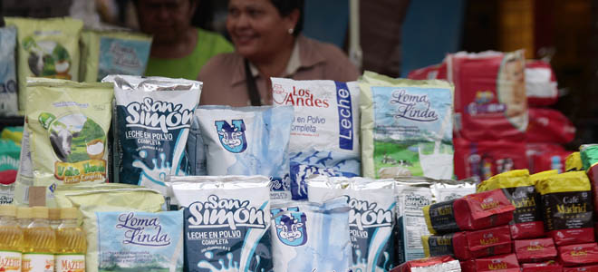 Venta de leche en comercio informal. Crédito: Taringa.net 