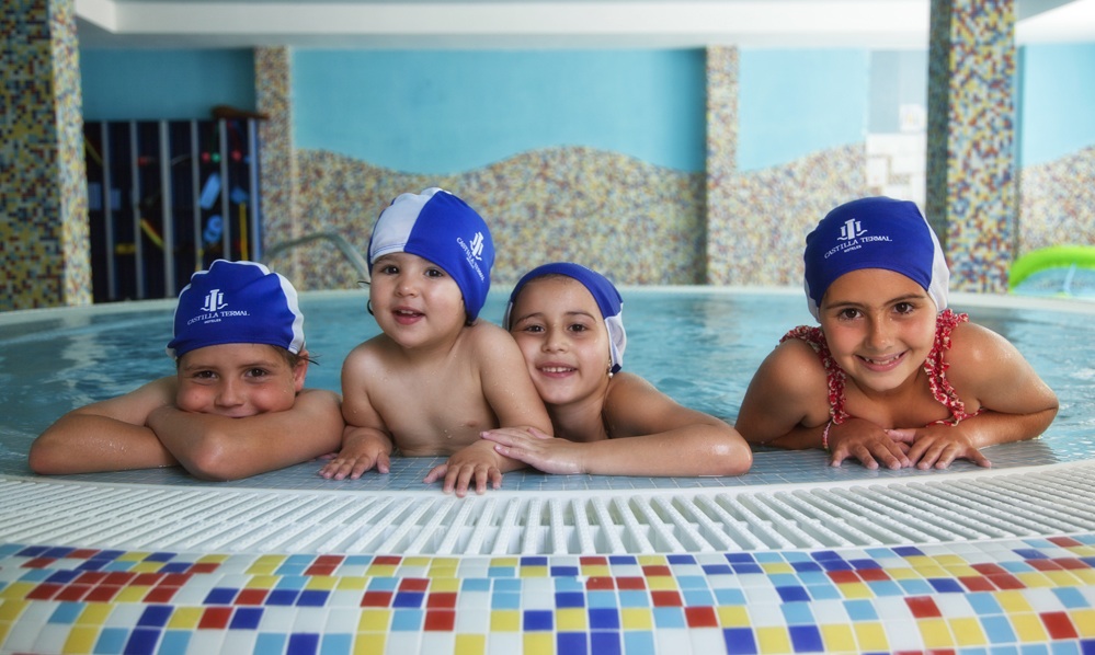 niños-en-natacion