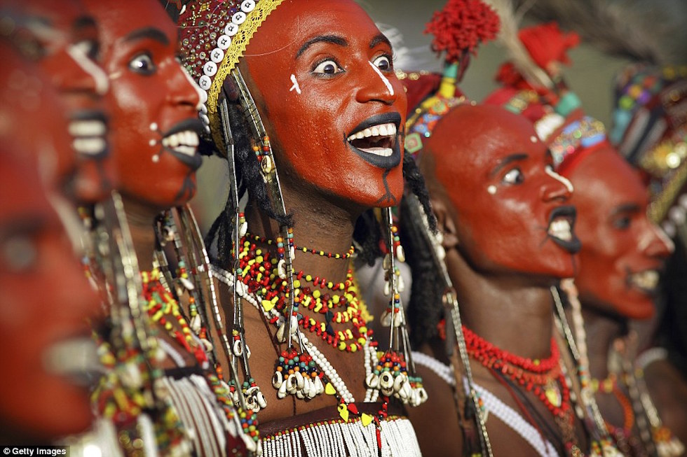 tribu-wodaabe-hombres-rojo