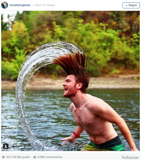 imitacion hombre saliendo de agua cabellera