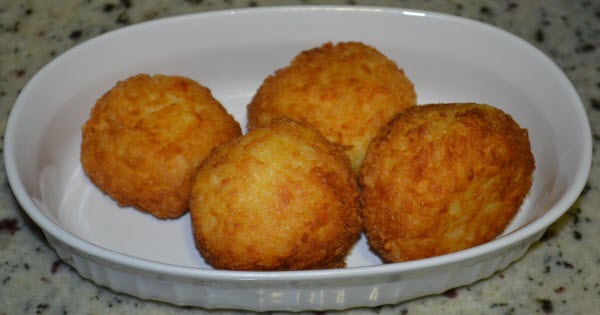 listo-croquetas de yuca-frita