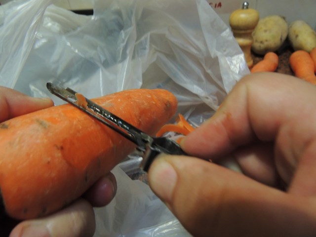 pelar-zanahoria