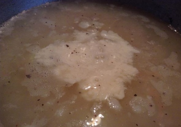 sopa-de-yuca-crema-agria