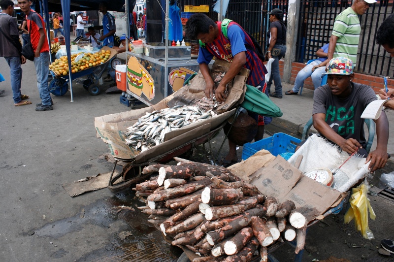 venta-de-yuca-en-la-calle