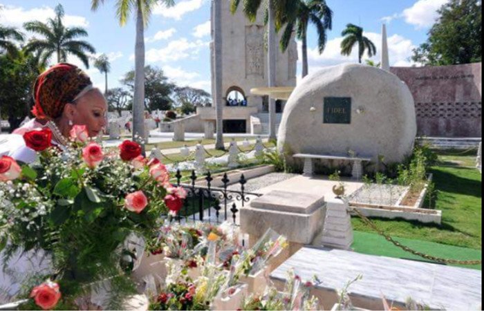 piedad en cementerio y tumba de fidel