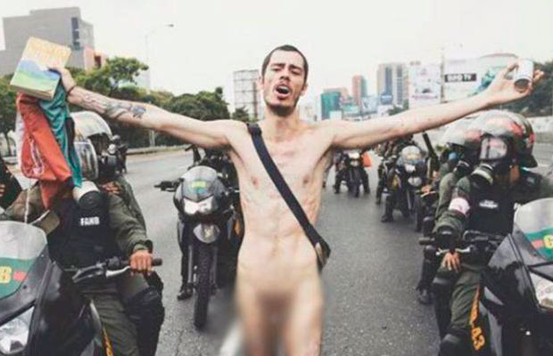 hombre-desnudo-Venezuela-guerra