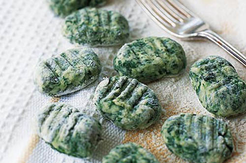 ñoquis-de-espinaca forma tenedor