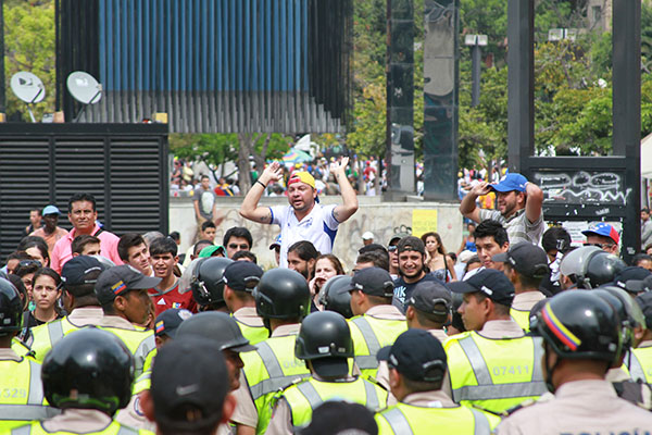 concentración de la oposición en la plaza Brion de Chacaito