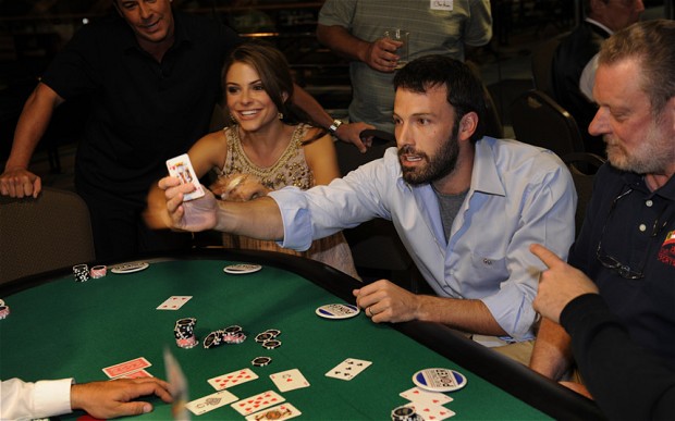 Ben Affleck jugando cartas en Las Vegas