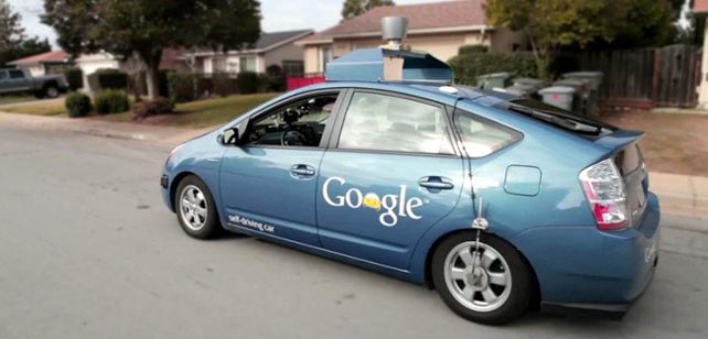 Prototipo de Carro Google en calles de California