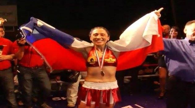 Carolina Rodríguez recibe tititutlo Federación de Boxeo