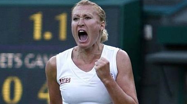 Tenista Elena Baltacha en torneo