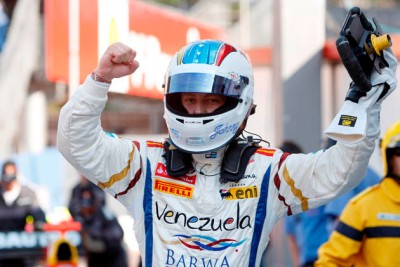 Johnny Cecotto celebra triunfo