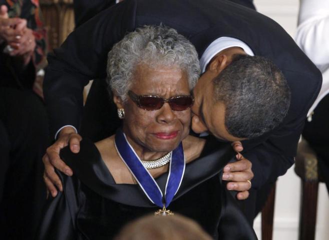 Presdiente Barack Obama besa a Maya