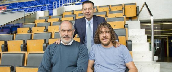 Carles Puyol y Andoni Zubzarreta en las gradas de Camp Nou