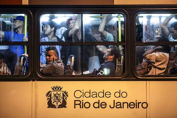 Continúa huelga de chóferes en Brasil