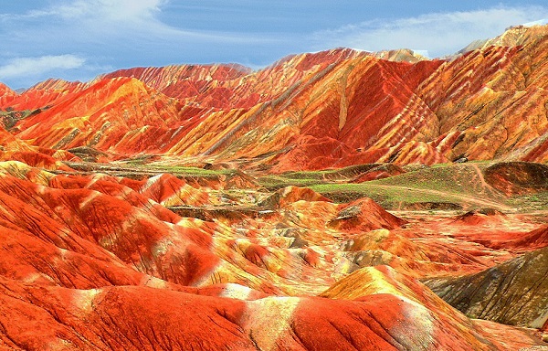 Mágicas montañas del arcoiris de la China