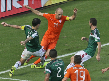 Robben reconoce que fingió en penal