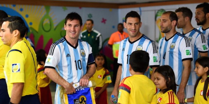 Messi sí saludo al niño