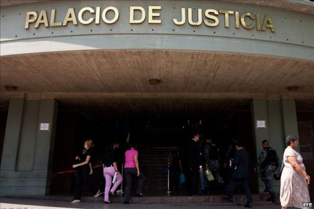 Leopoldo López es trasladado al Palacio de Justicia