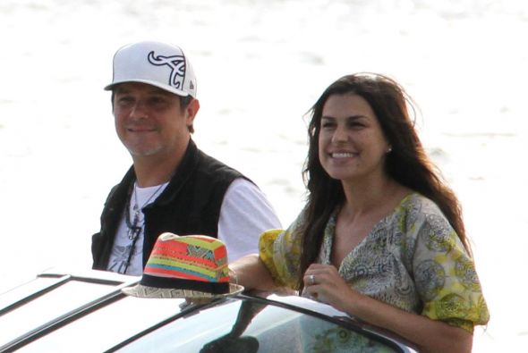 Alejandro Sanz y su esposa