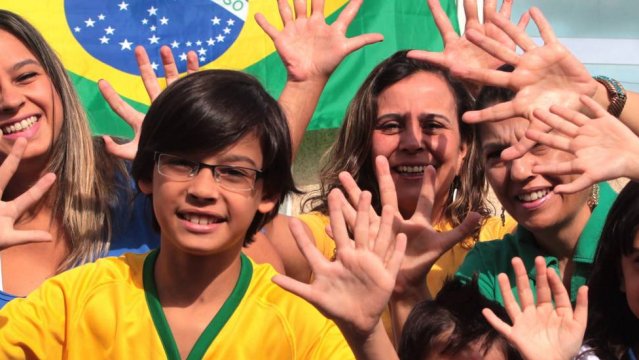 Mundial: Familia brasileña 6 dedos