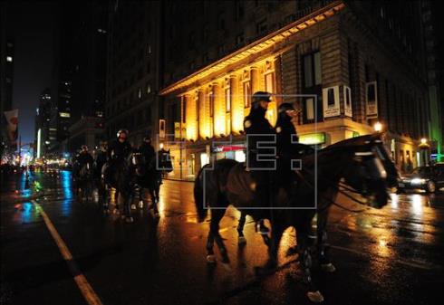 Foto con policías montada canadiense cortesía de EFE