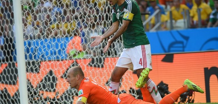 Mundial: Arjen Robben en el piso penal contra México