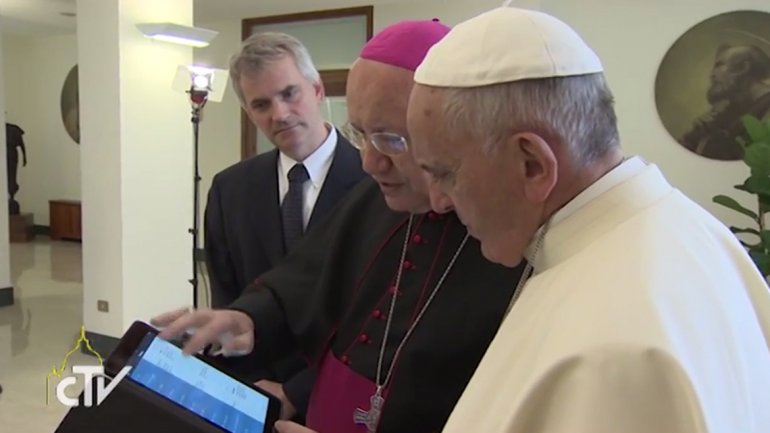 Francisco aprobó la nueva The Pope App