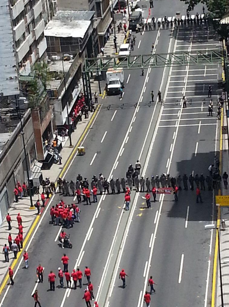 tranca en la avenida Urdaneta, por trabajadores de Pdval