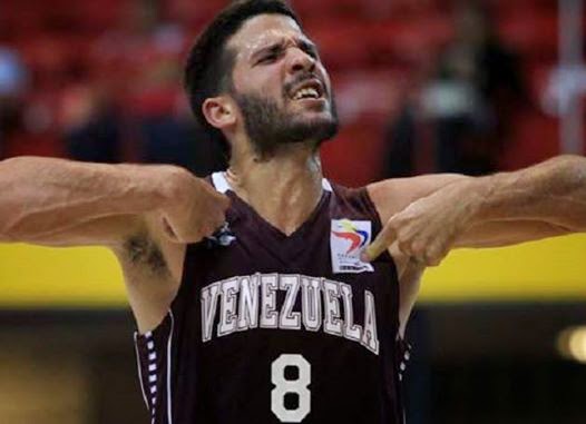 Greivis Vásquez señala pechera