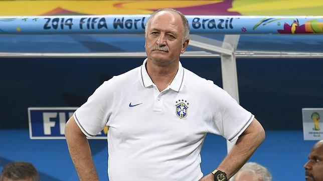 Mundial: Luiz Felipe Scolari observa