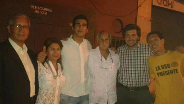 12F: Marco Coello con familiares amigos