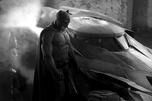 “Batman vs Superman” adelanta su estreno