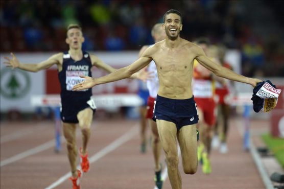 Atleta francés Mahiedine Mekhissi sin camiseta