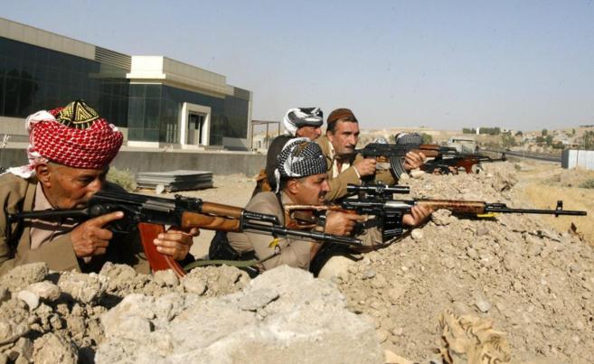 Milicianos Kurdos practican fuego abierto