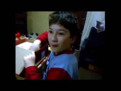 Niño recibe un regalo anhelado