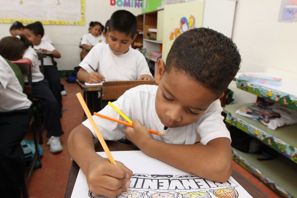 aRMAS- nIÑOS- vENEZUELA