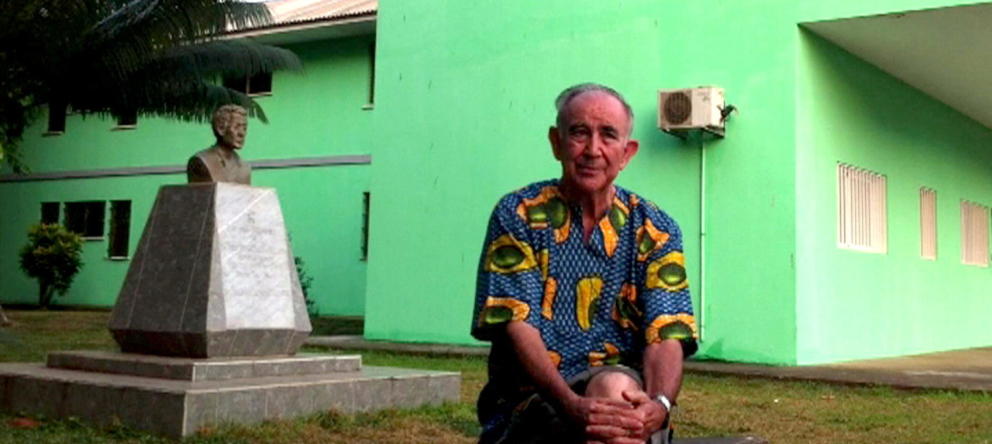 Padre Miguel Pajares en el hospital de Liberia