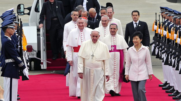 Papa llegando a Corea del Norte