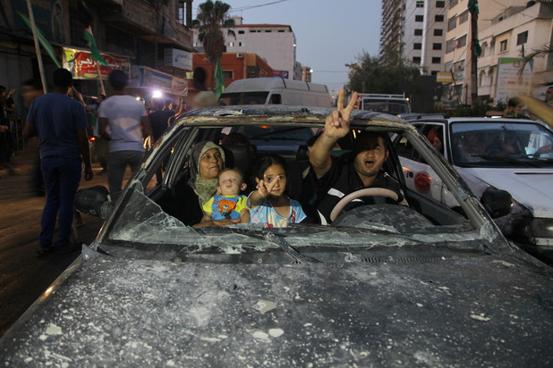 Familia palestina celebra tregua permanente