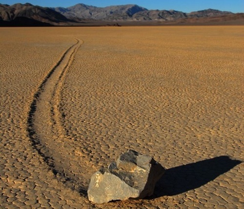 Piedras andantes del Valle de la Muerte EEUU