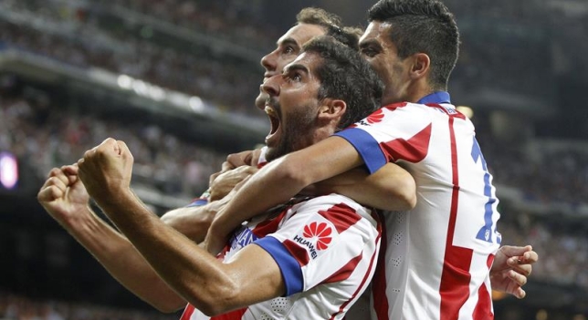 Raúl García celebra un gol